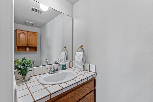 571 W Pat Drive, Clovis, CA 93612