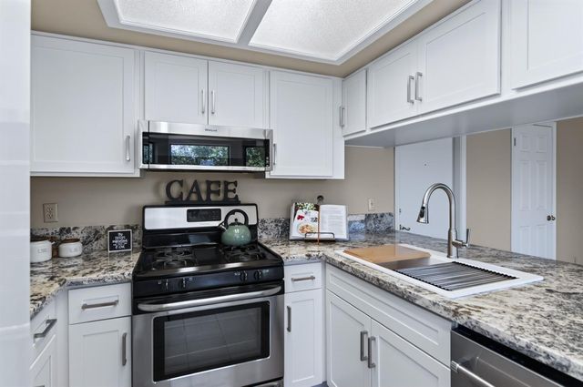571 W Pat Drive, Clovis, CA 93612