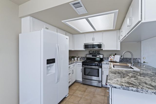 571 W Pat Drive, Clovis, CA 93612