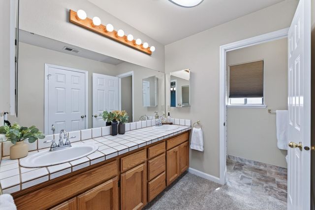 571 W Pat Drive, Clovis, CA 93612