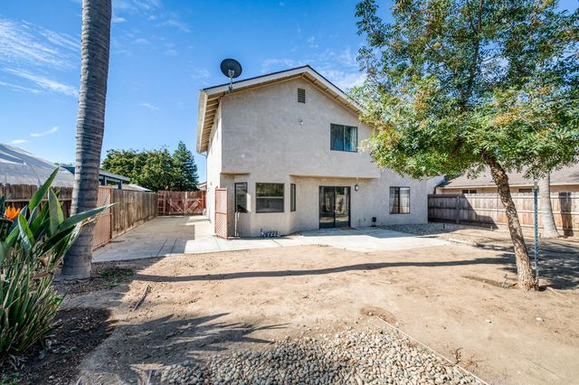 571 W Pat Drive, Clovis, CA 93612