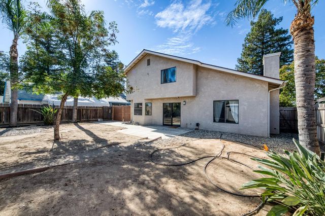 571 W Pat Drive, Clovis, CA 93612