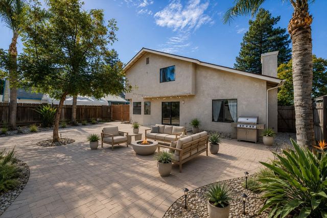 571 W Pat Drive, Clovis, CA 93612