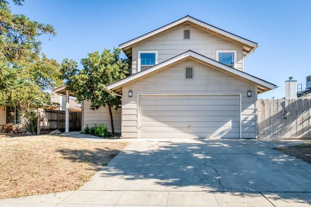 571 W Pat Drive, Clovis, CA 93612