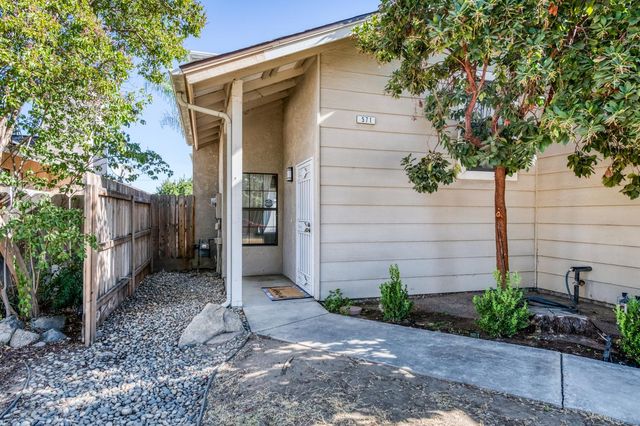 571 W Pat Drive, Clovis, CA 93612