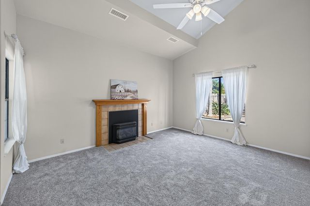 571 W Pat Drive, Clovis, CA 93612