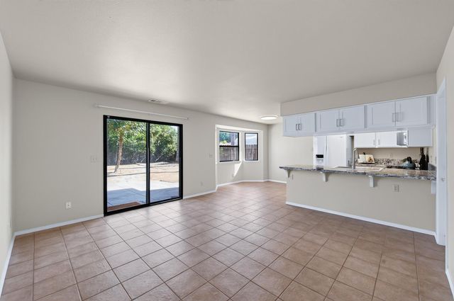 571 W Pat Drive, Clovis, CA 93612