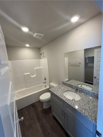 6611 NW Kathleen Street, Bentonville, AR 72713