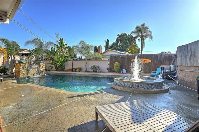 8297 E Carburton, Long Beach, CA 90808