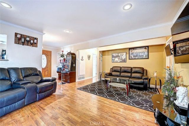 8297 E Carburton, Long Beach, CA 90808