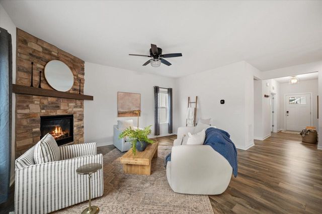 544 Wild Oak ROAD, Hartland, WI 53029