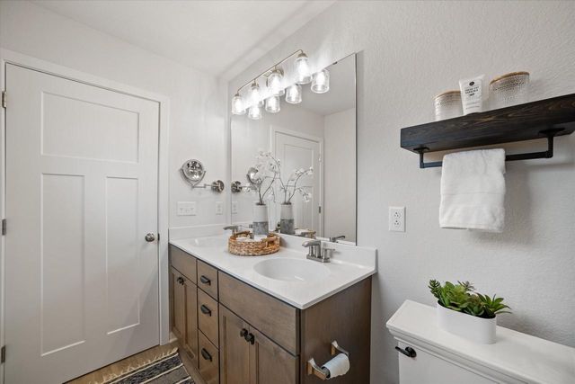 544 Wild Oak ROAD, Hartland, WI 53029