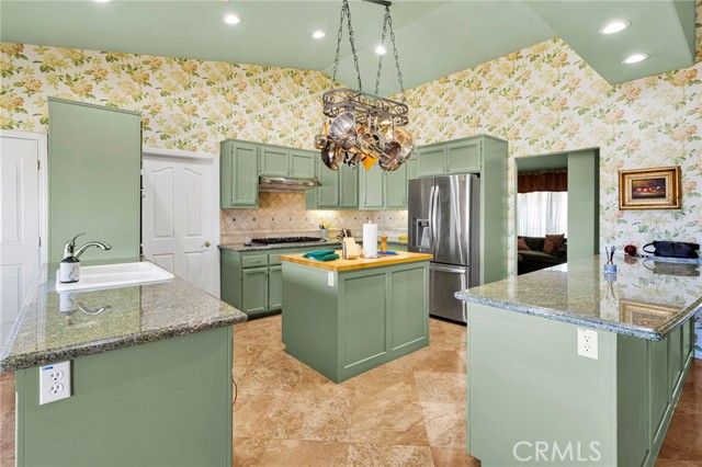 8828 Vincent Court, Oak Hills, CA 92344