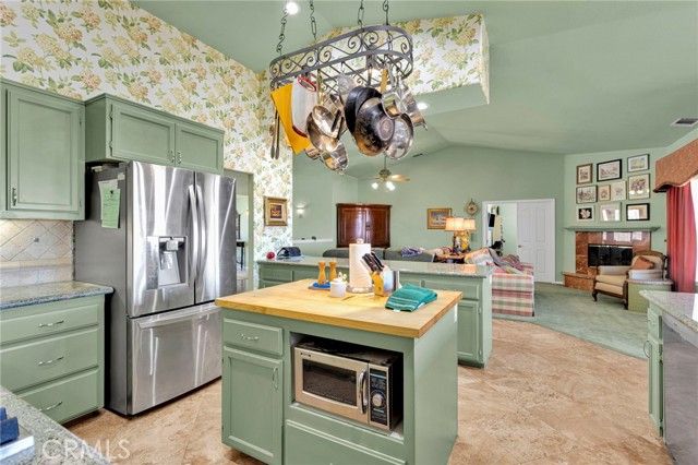 8828 Vincent Court, Oak Hills, CA 92344