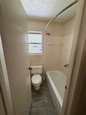 2905 Arkansas Avenue, Dickinson, TX 77539