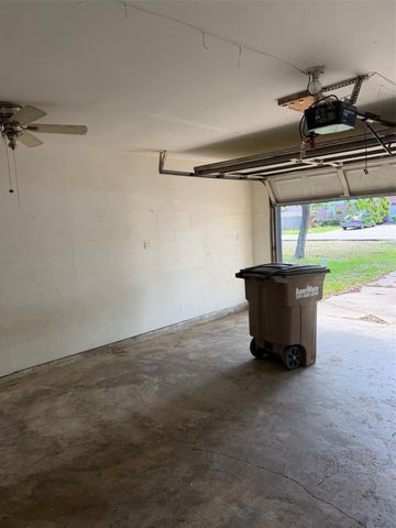 2905 Arkansas Avenue, Dickinson, TX 77539