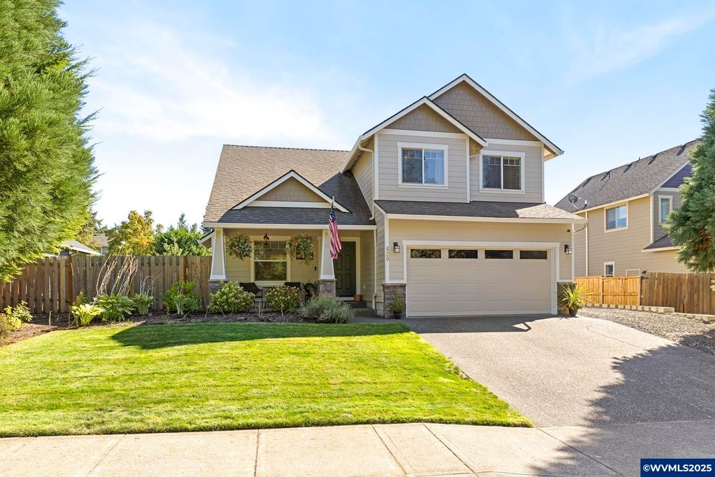 420 N 7th St, Carlton, OR 97111
