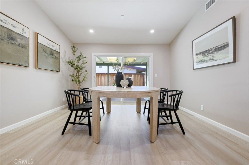 Image 15 of property listing at 927 Presidio, Costa Mesa, CA 92626