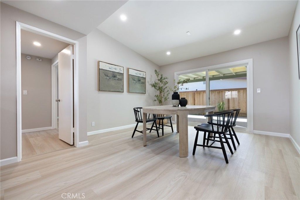 Image 16 of property listing at 927 Presidio, Costa Mesa, CA 92626