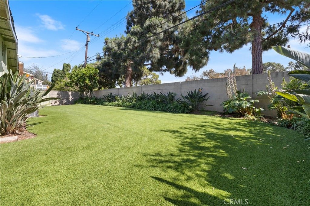 Image 22 of property listing at 927 Presidio, Costa Mesa, CA 92626