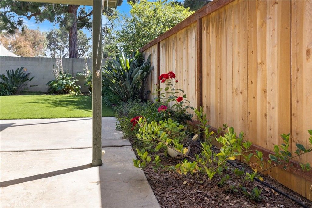 Image 25 of property listing at 927 Presidio, Costa Mesa, CA 92626