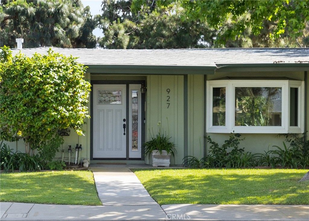 Image 3 of property listing at 927 Presidio, Costa Mesa, CA 92626