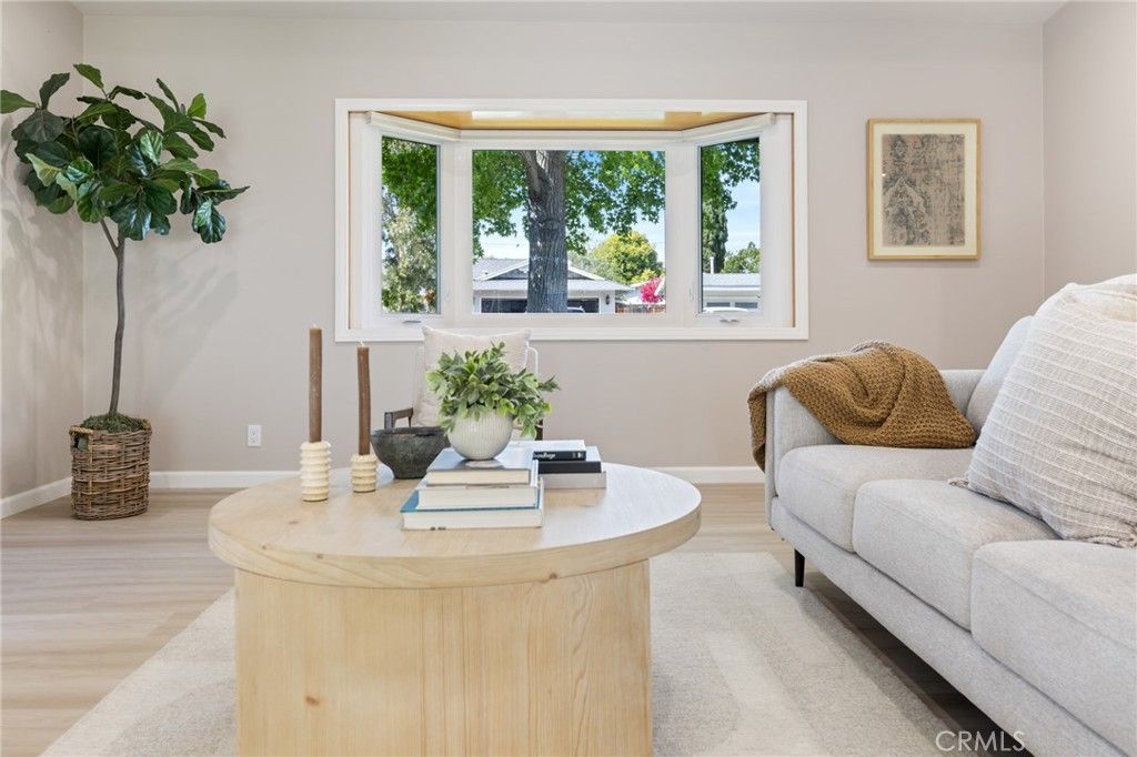 Image 8 of property listing at 927 Presidio, Costa Mesa, CA 92626