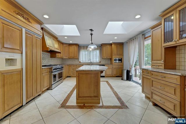 974 Bridge Street, Twp Of Washington, NJ 07676
