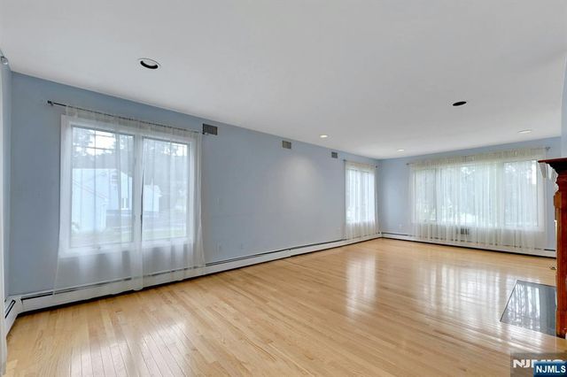 974 Bridge Street, Twp Of Washington, NJ 07676