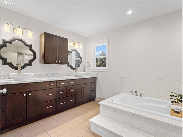 2014 Ne 164TH Pl, Portland, OR 97230
