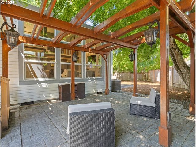 2014 Ne 164TH Pl, Portland, OR 97230