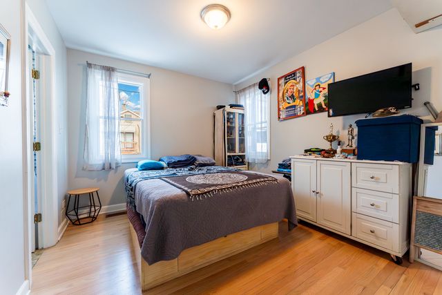 1024 W 18th Place, Chicago, IL 60608