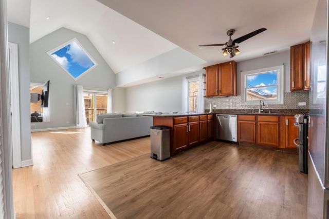 1024 W 18th Place, Chicago, IL 60608