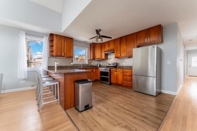 1024 W 18th Place, Chicago, IL 60608