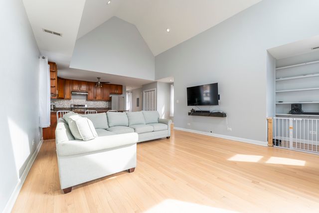1024 W 18th Place, Chicago, IL 60608