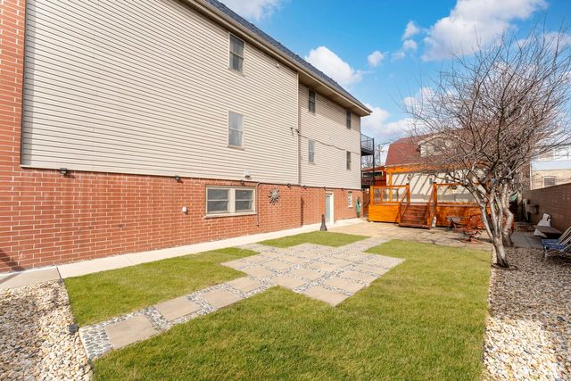 1024 W 18th Place, Chicago, IL 60608