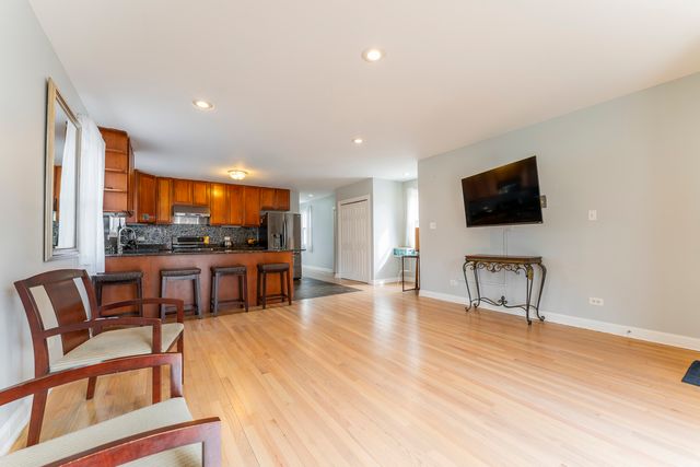 1024 W 18th Place, Chicago, IL 60608
