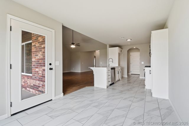 27914 E 108th Place S, Coweta, OK 74429