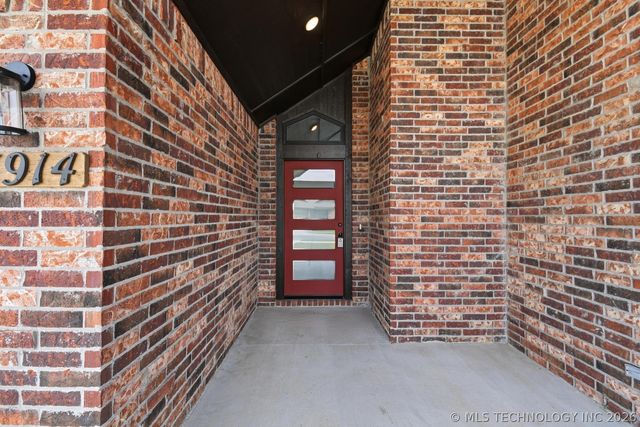27914 E 108th Place S, Coweta, OK 74429