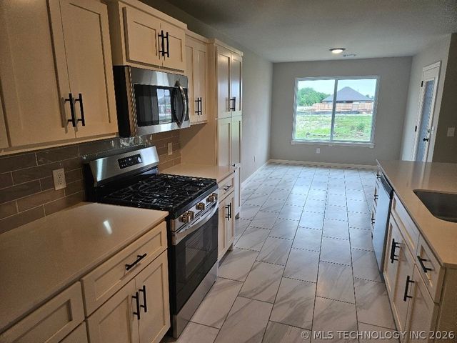 27914 E 108th Place S, Coweta, OK 74429