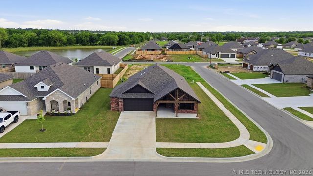 27914 E 108th Place S, Coweta, OK 74429