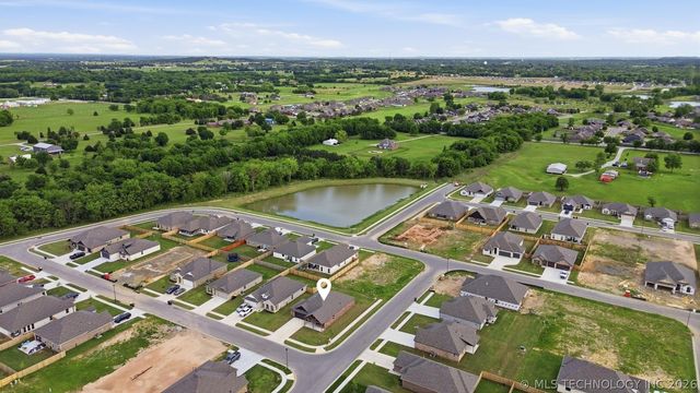 27914 E 108th Place S, Coweta, OK 74429