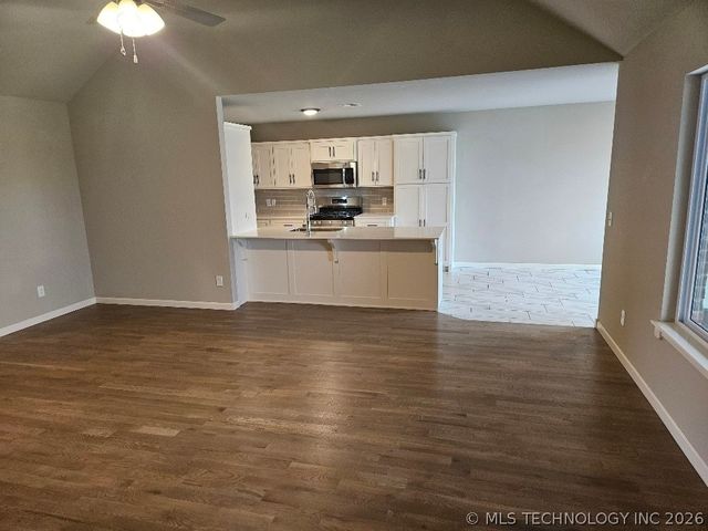 27914 E 108th Place S, Coweta, OK 74429