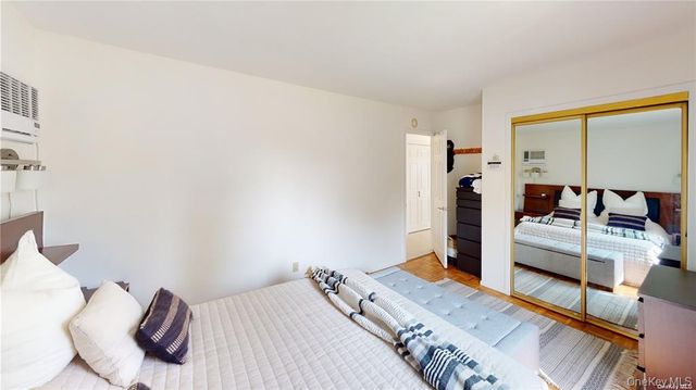 121 Woodward Parkway, Farmingdale, NY 11735