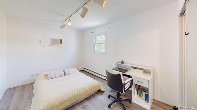 121 Woodward Parkway, Farmingdale, NY 11735