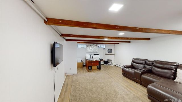 121 Woodward Parkway, Farmingdale, NY 11735