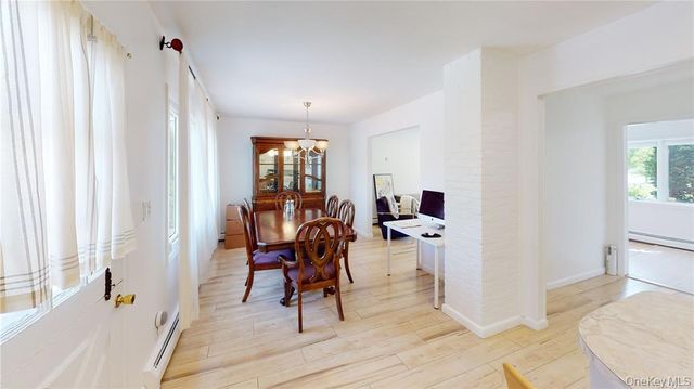 121 Woodward Parkway, Farmingdale, NY 11735