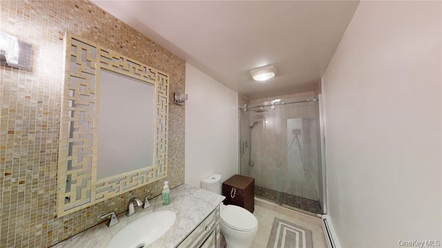 121 Woodward Parkway, Farmingdale, NY 11735