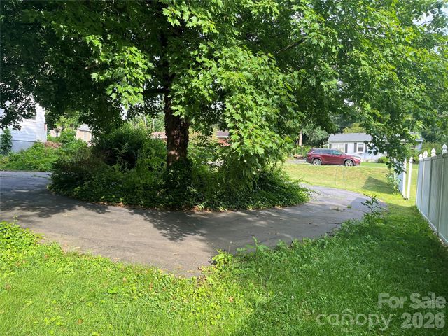 9999 Northeast Avenue, Swannanoa, NC 28778