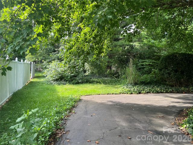 9999 Northeast Avenue, Swannanoa, NC 28778